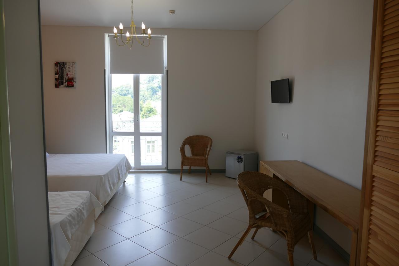 Heliopark Gora Bagrata Hotel Sukhumi Esterno foto