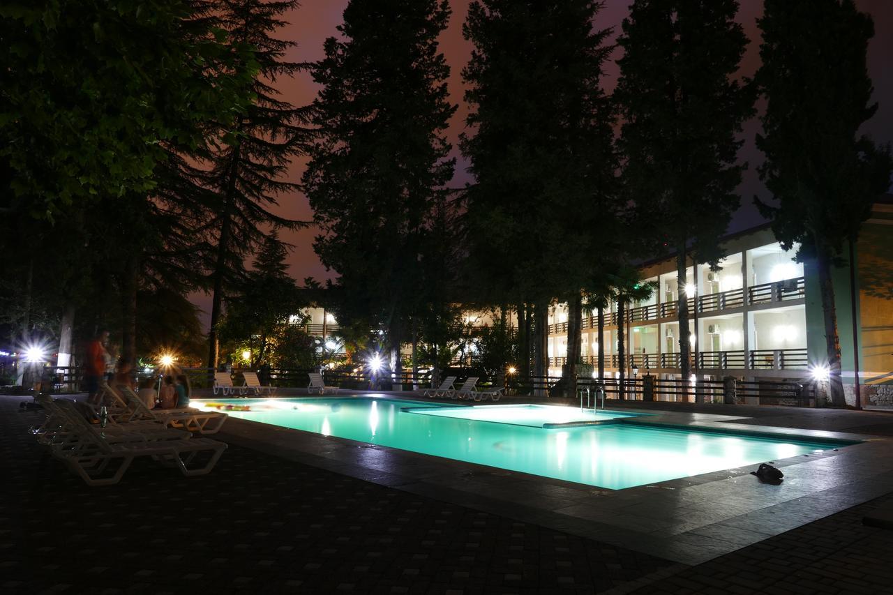 Heliopark Gora Bagrata Hotel Sukhumi Esterno foto