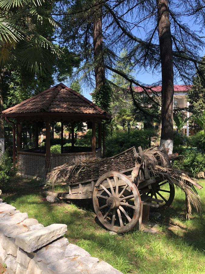 Heliopark Gora Bagrata Hotel Sukhumi Esterno foto