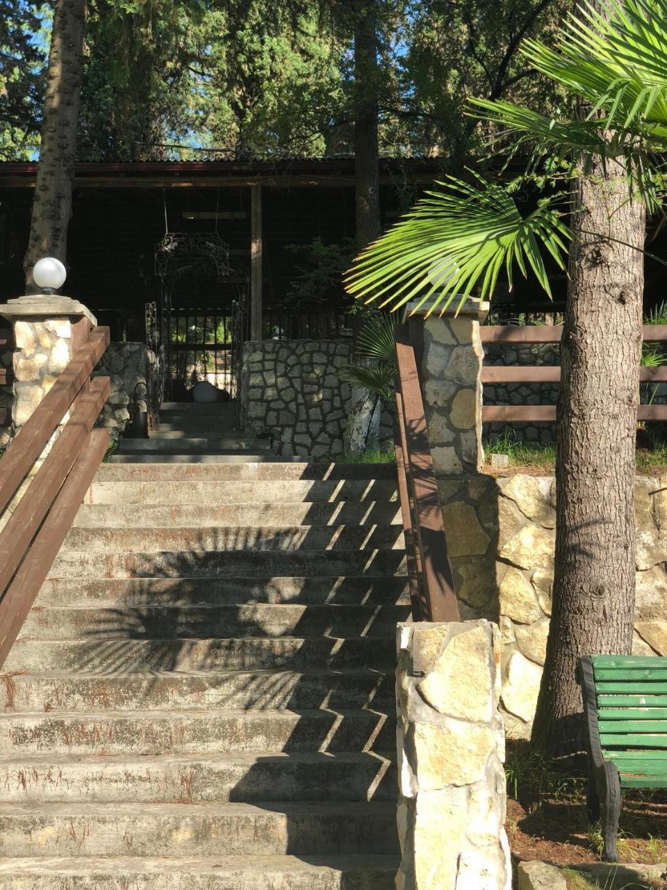 Heliopark Gora Bagrata Hotel Sukhumi Esterno foto